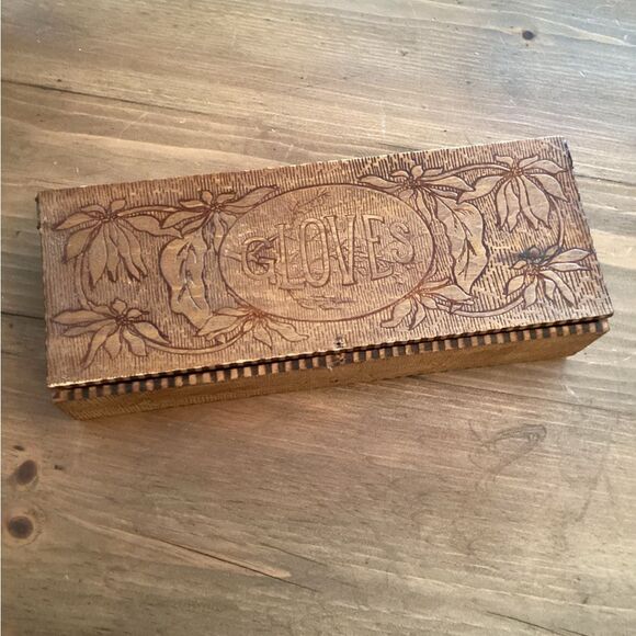 VINTAGE WOOD PYROGRAPHY HANDMADE HINGED GLOVE BOX - Picture 2 of 8